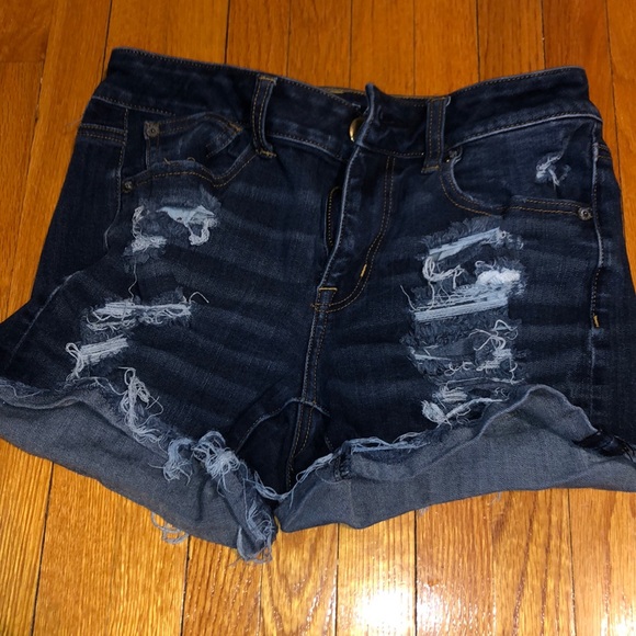 AMERICAN EAGLE HI-RISE SHORTIE JEAN SHORTS.